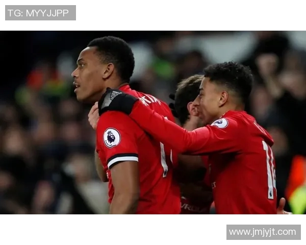 英超球队曼联签下丹尼·范德米德，引发球迷议论纷纷