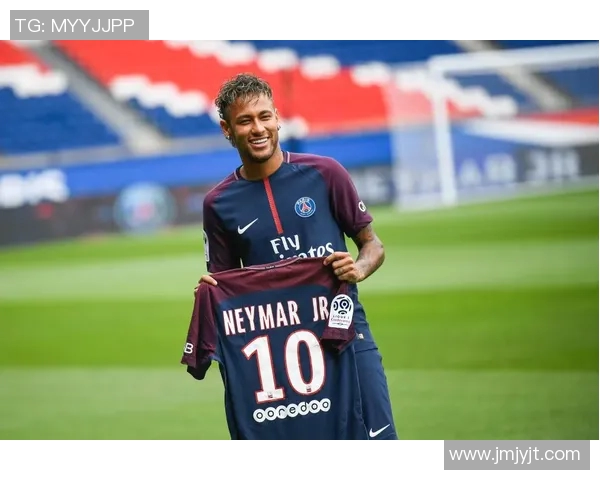 马丁内斯的传奇之路:从无名小卒到足球巨星的奋斗历程 马丁内斯的传奇之路:从无名小卒到足球巨星的奋斗历程