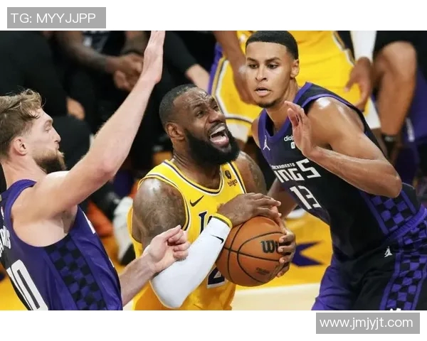 勇士与湖人激战正酣直播在线全程跟踪精彩瞬间不容错过