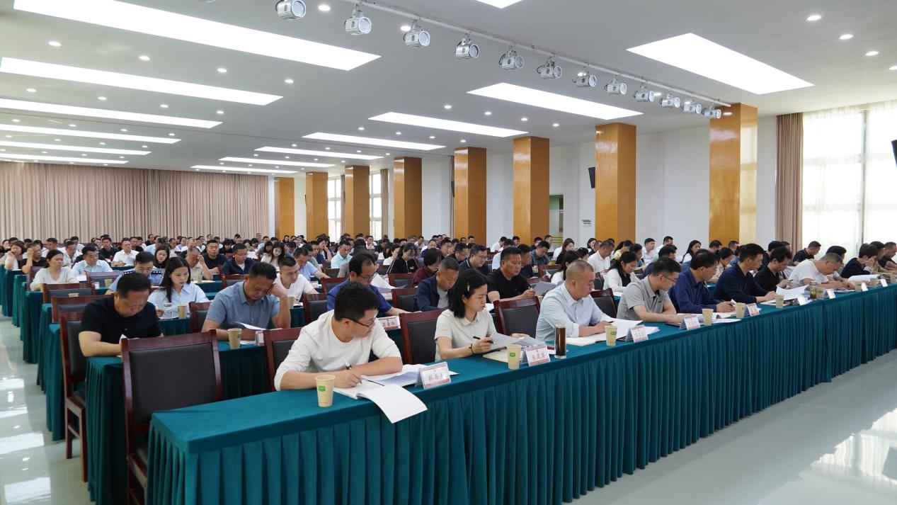 熊猫体育注册江安县人大常委会评议县教育和体育局工作动员会召开(图2)